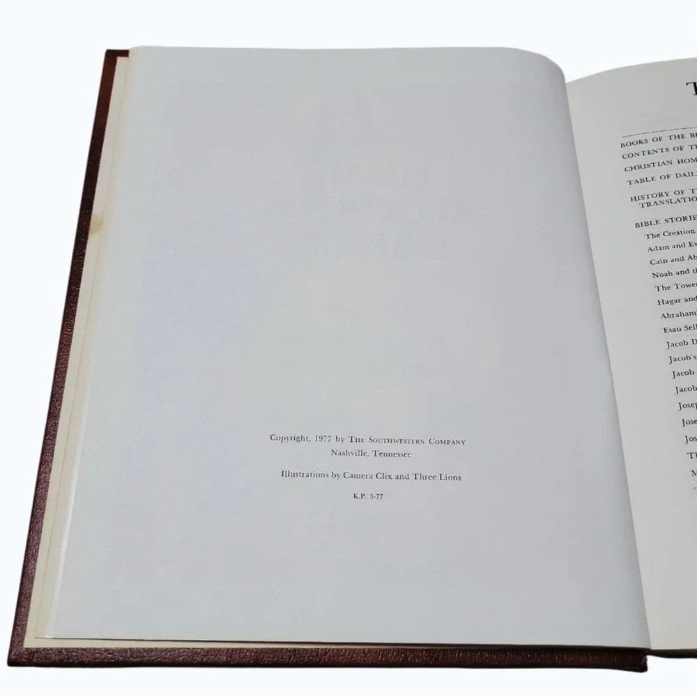 1977 Home Religious Library Family Bible Edition KJV Southwestern Co Gold